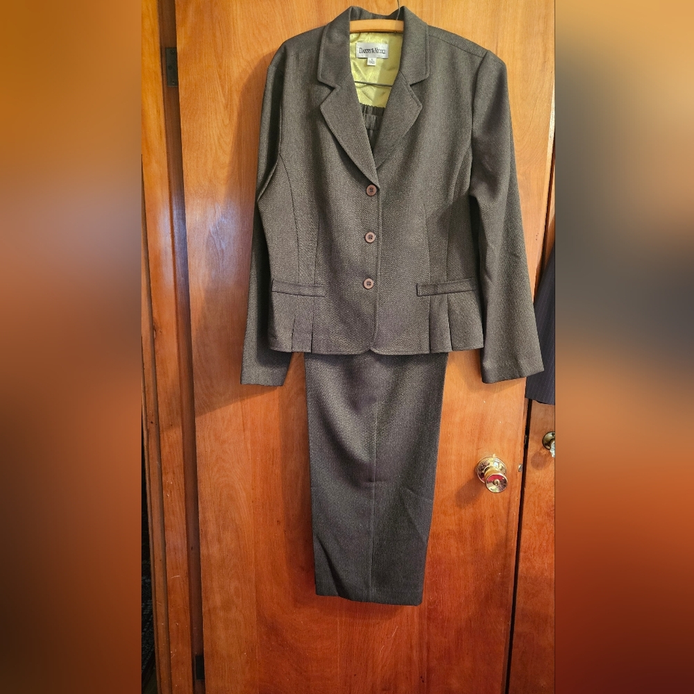 Elegant Green Women's Suit Set